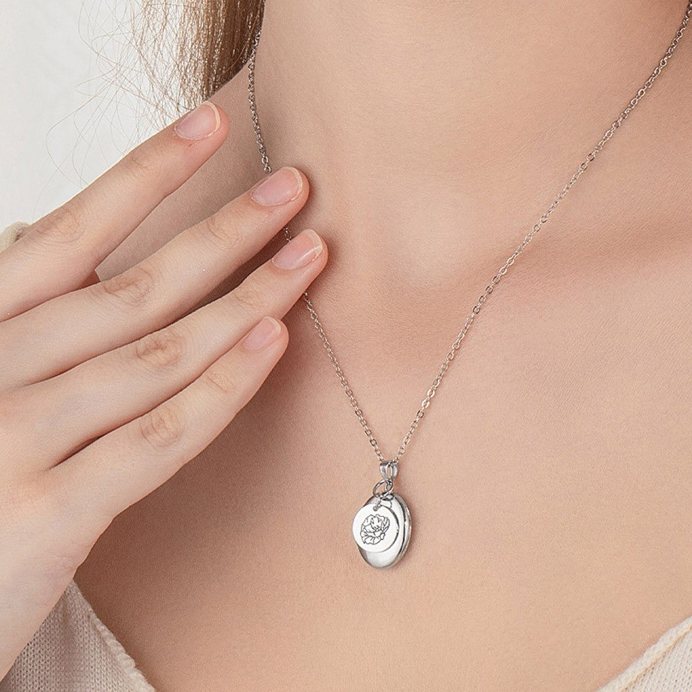 Personalized Birth Flower & Photo Necklace, Photo Necklace with Name, Oval Locket Necklace, BirthDay/Valentine's Gift for Mom/Grandma/Wife/Couple