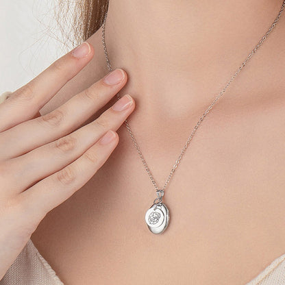 Personalized Birth Flower & Photo Necklace, Photo Necklace with Name, Oval Locket Necklace, BirthDay/Valentine's Gift for Mom/Grandma/Wife/Couple